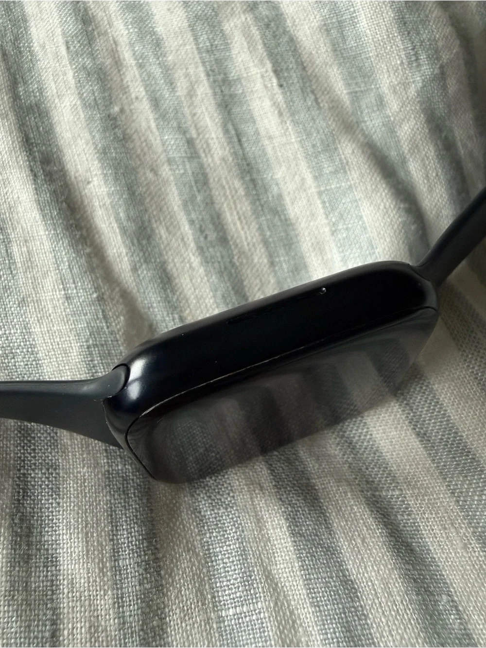 Apple sleek black